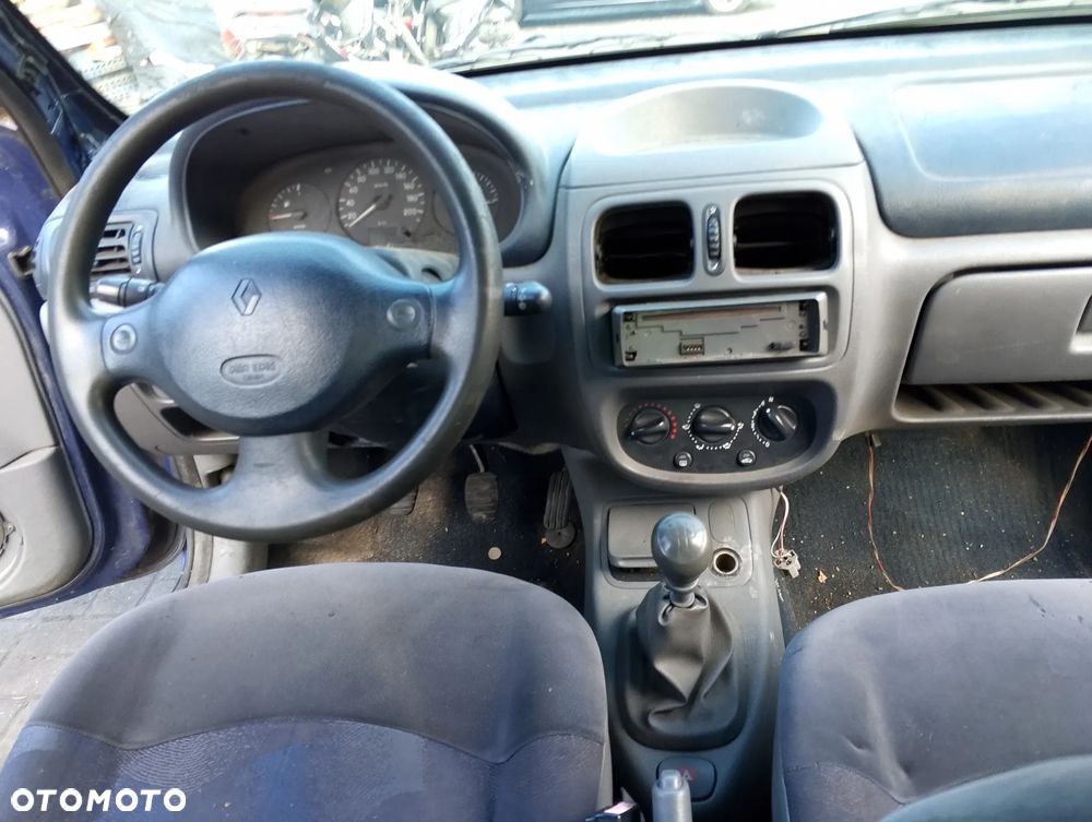 Renault Clio II (98-01r.) 1.2 B 58KM. Silnik D7F 710 Skrzynia JB1 991 (JB1991) lakier OV460.Cały na części. GWARANCJA !!! Przód Tył Zestaw Komplet Drzwi Klapa Zderzak Błotnik Maska Grill Atrapa Szyba Pas Lampa Lusterko Boczki Fotel Kanapa Kokpit Deska Rozdzielcza Przełącznik Włącznik Sterownik Przewody Wiązka Instalacja Moduł Komputer Czujnik Listwa Pompa Alternator Wtryski Głowica Rozrusznik Kompresor Sprzęgło Dwumas Silnik Skrzynia ABS Klimatyzacji Paliwa Wspomagania Kolektor Turbina Przepustnica Zawór Chłodnica Koło Hak Belka Sanki Zawieszenie Mcpherson Półoś Amortyzator Wydech Tłumik Zacisk Most - 8