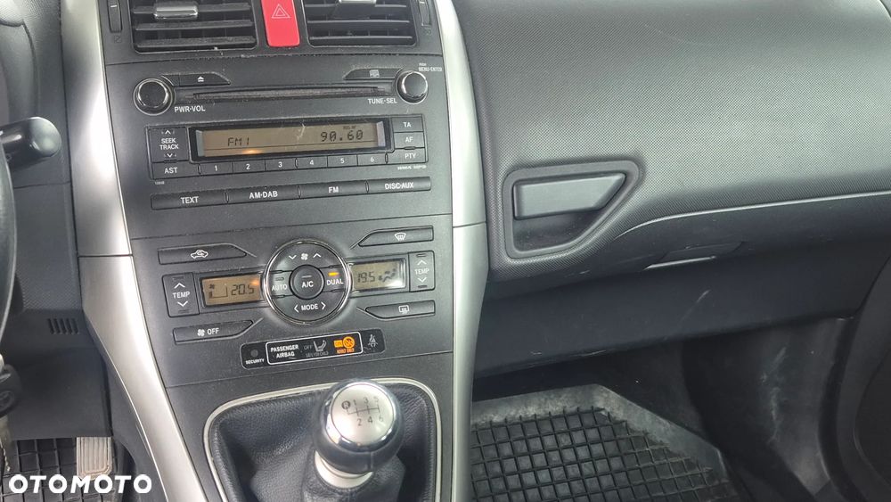 Toyota Auris 1.6 Sol - 13
