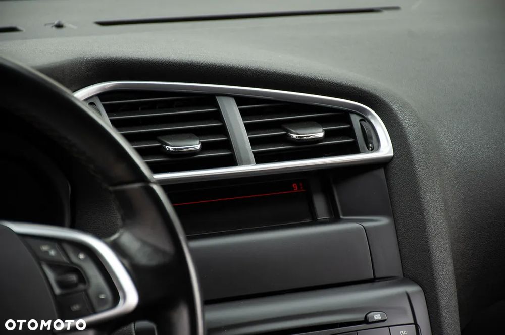 Citroën C4 VTi 120 Attraction - 31