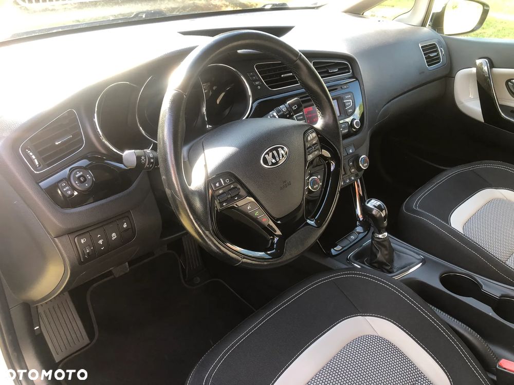 Kia Ceed 1.6 CRDi 128 Dream Team Edition - 12