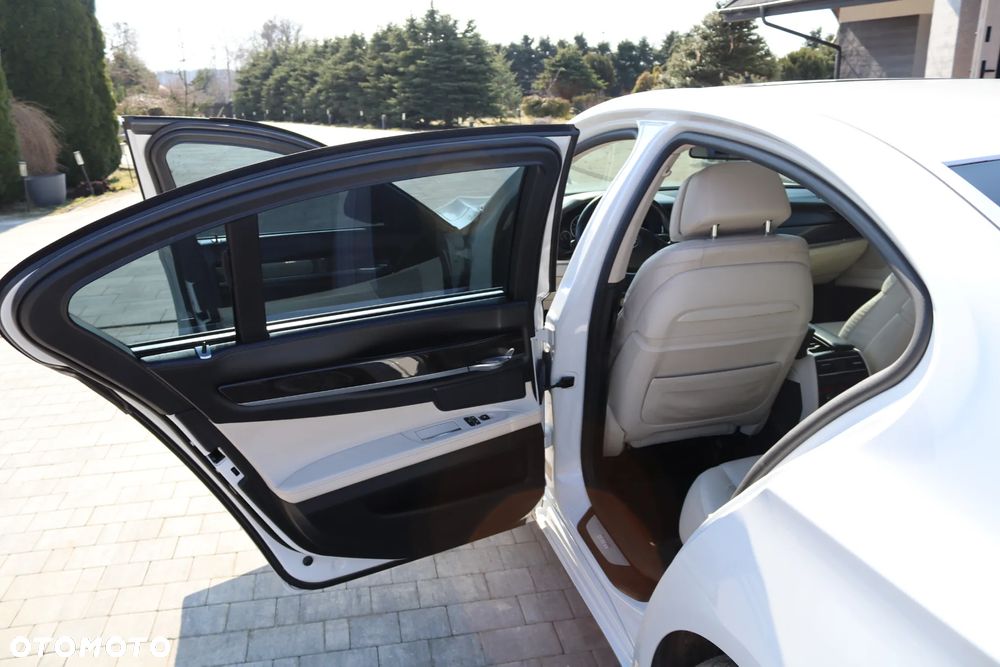BMW Seria 7 750Li - 20