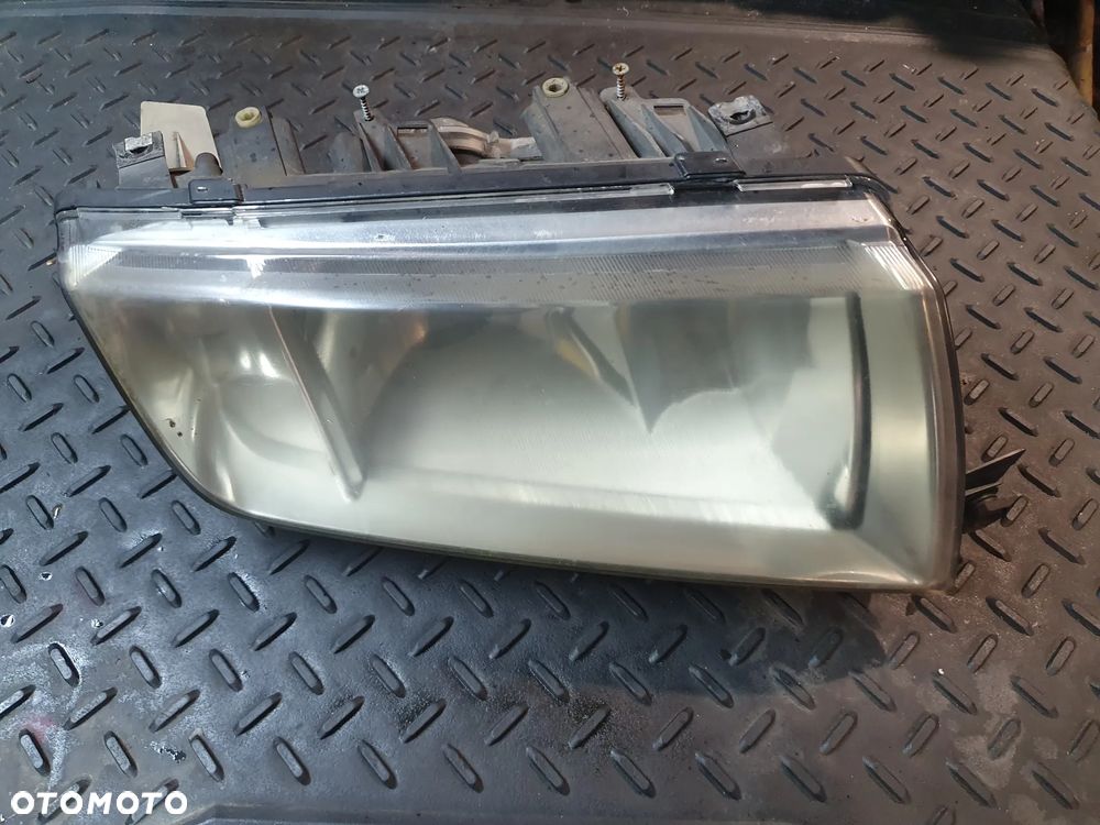 LAMPA PRAWY PRZÓD PRZEDNIA SKODA FABIA I - 1