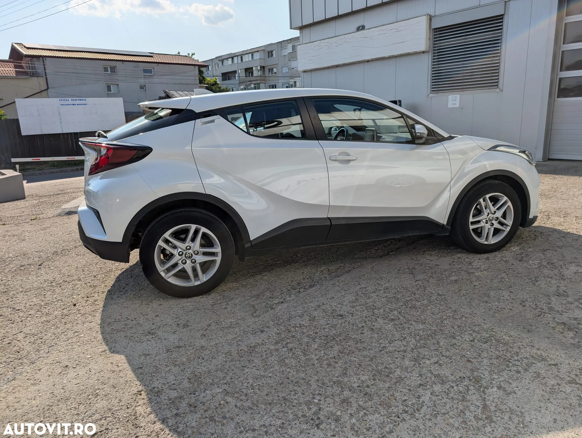 Toyota C-HR 1.8 HSD 122 CP 4x2 CVT Core - 6