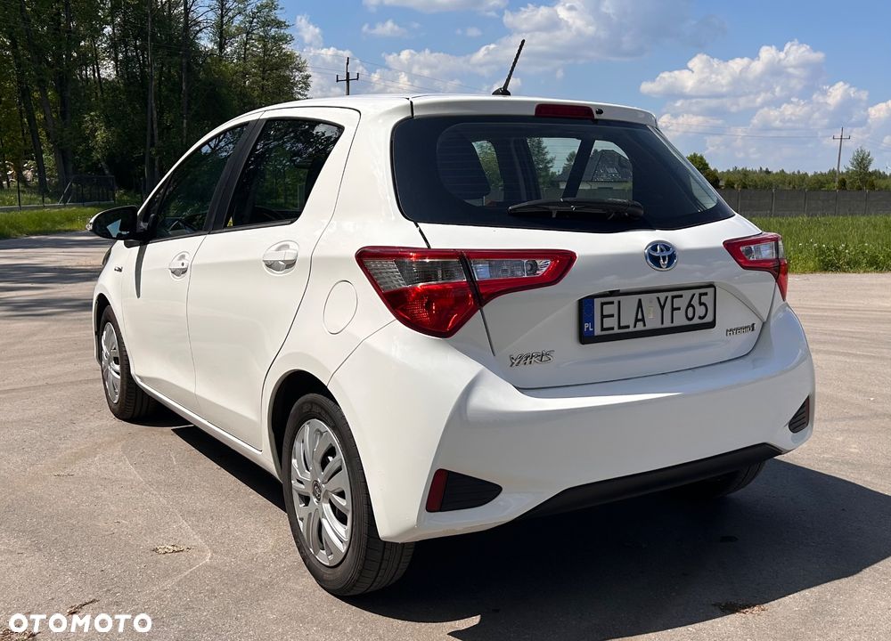 Toyota Yaris Hybrid 100 Premium - 5