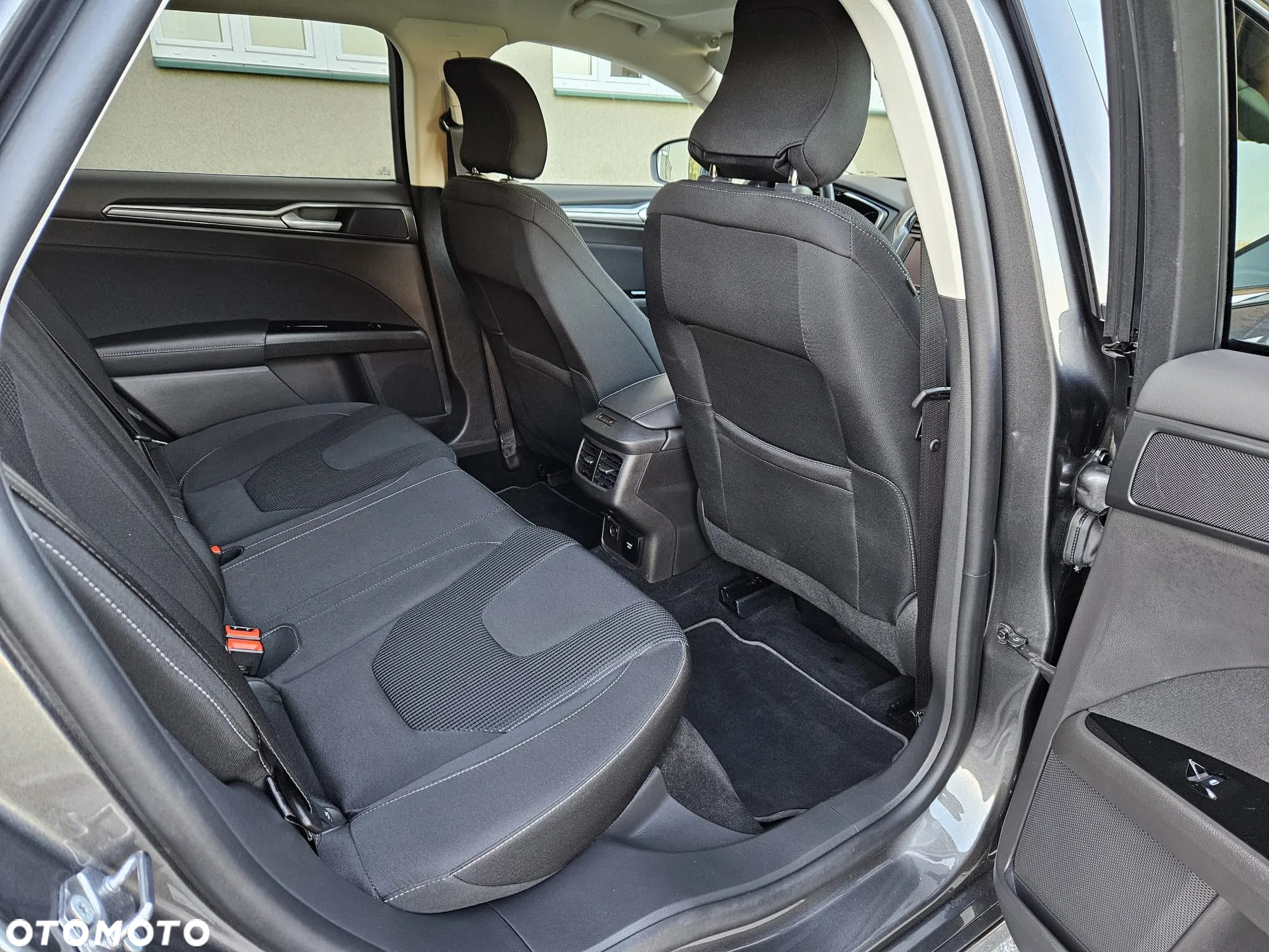 Ford Mondeo Turnier 2.0 EcoBlue Titanium - 23