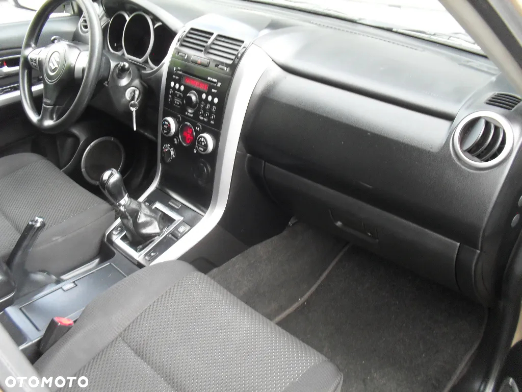 Suzuki Grand Vitara 2.0 - 29