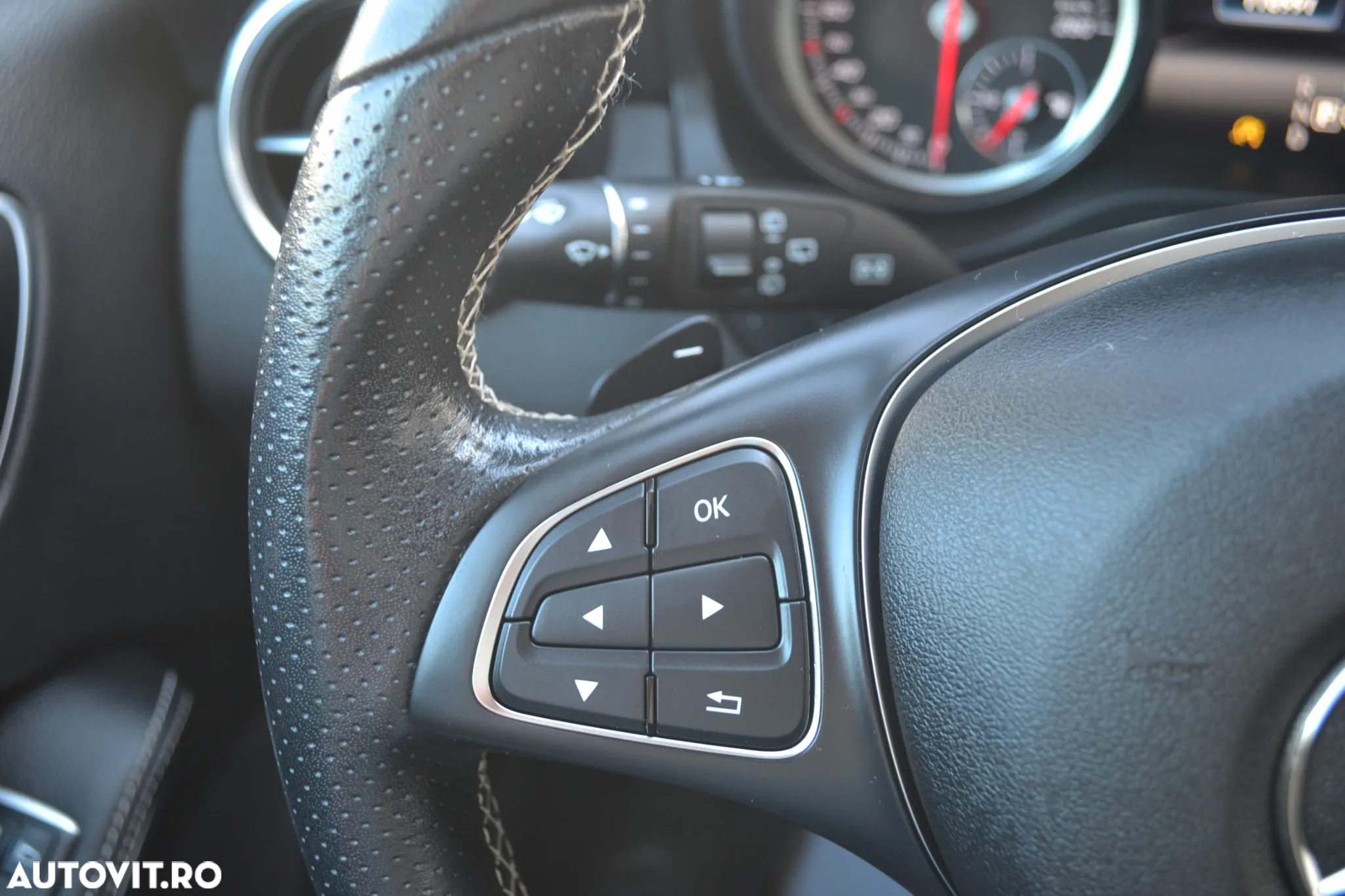 Mercedes-Benz GLA 200 7G-DCT Urban - 12