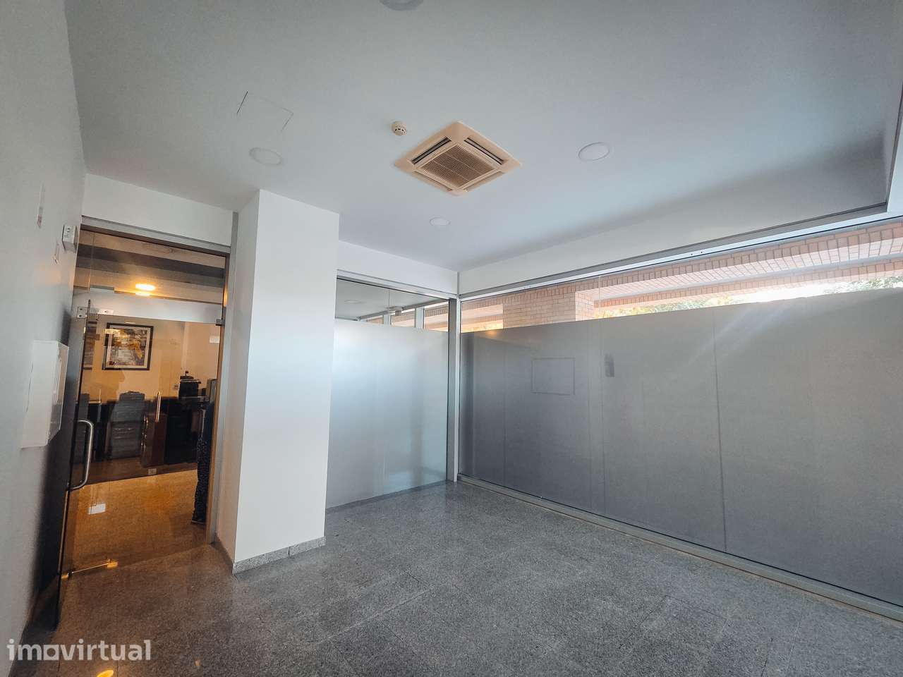 Espaço comercial nas Galerias Jerónimo - Grande imagem: 4/6