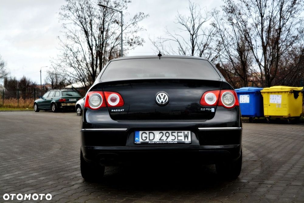 Volkswagen Passat 2.0 TDI DPF Highline - 18