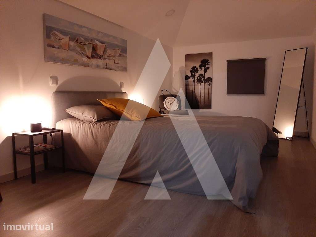 Moradia remodelada, composta por dois apartamentos independentes. - Grande imagem: 2/60