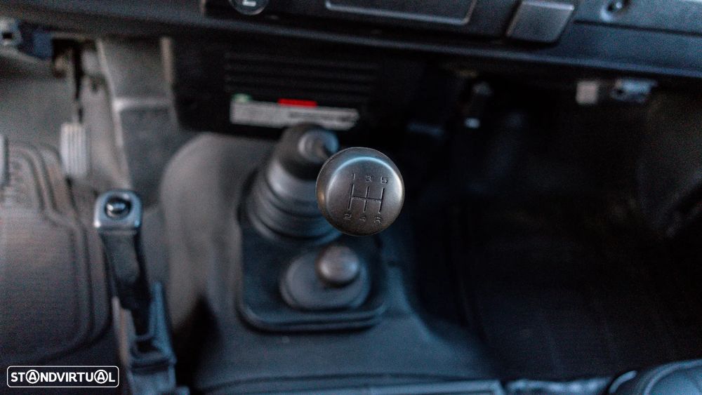 Land Rover Defender - 14