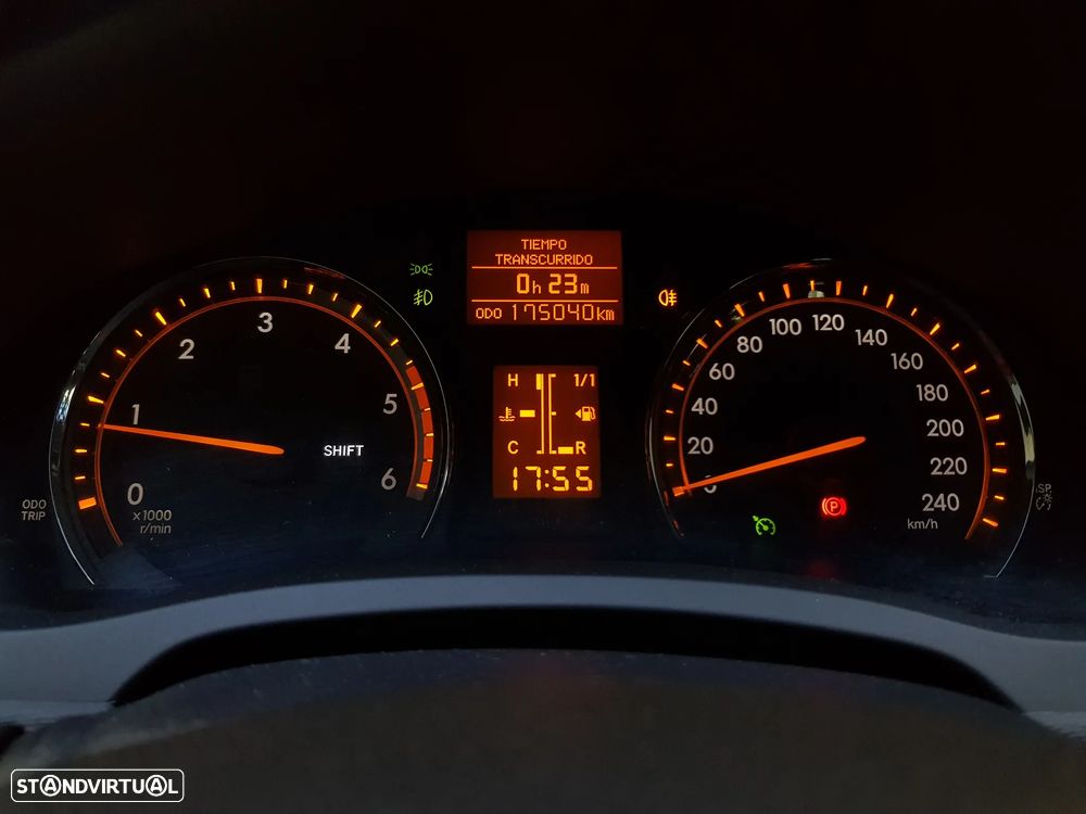 Toyota Avensis SW 2.0 D-4D Exclusive - 24