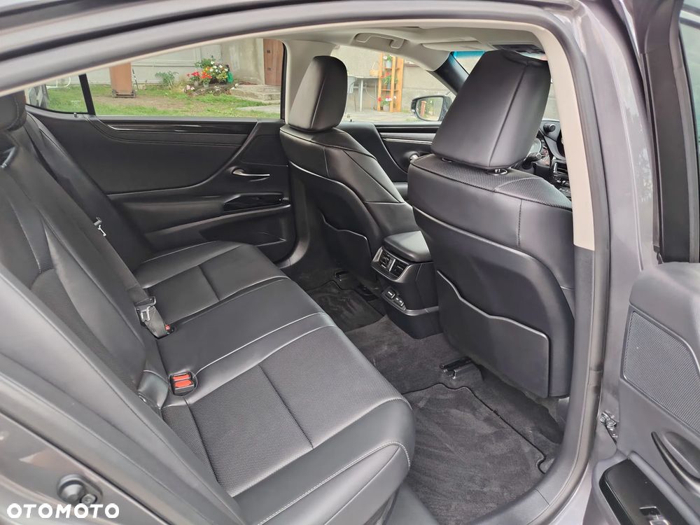 Lexus ES 300h Business Edition - 38