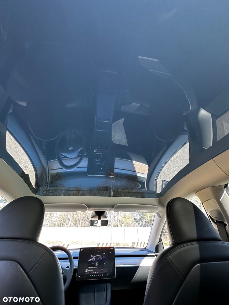 Tesla Model Y - 14