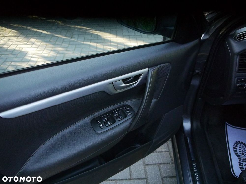 Volvo V70 2.5T AWD Momentum - 33