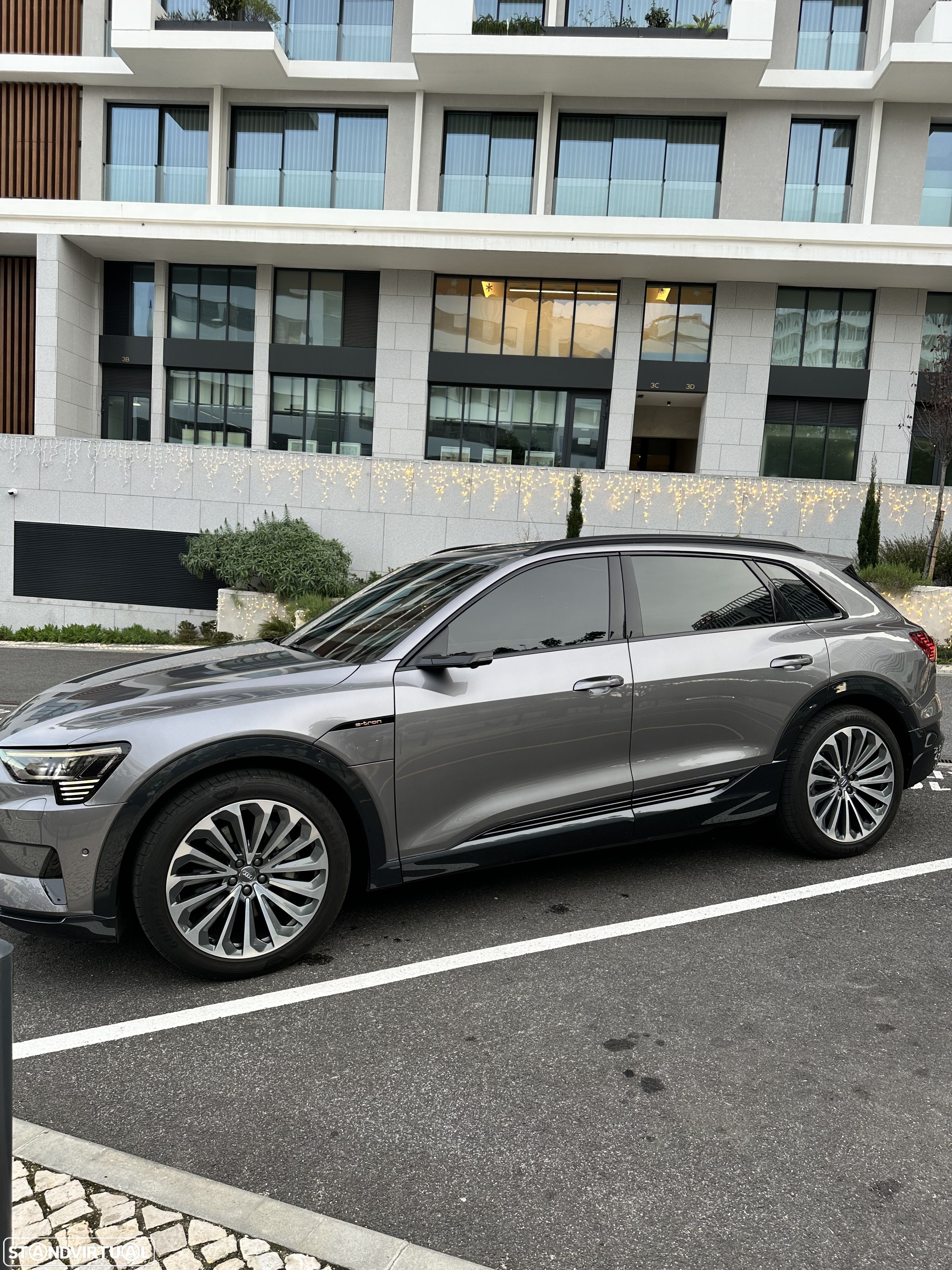 Audi e-tron 55 quattro S line - 1