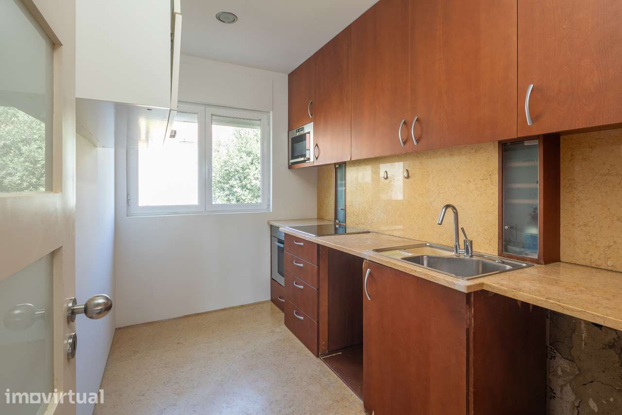 Apartamento T3 com logradouro no tradicional bairro de Alvalade - Grande imagem: 4/23