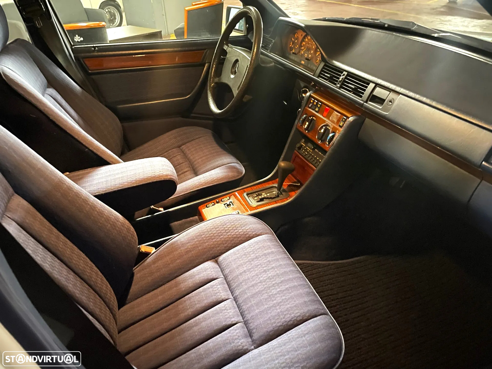 Mercedes-Benz 230 - 9