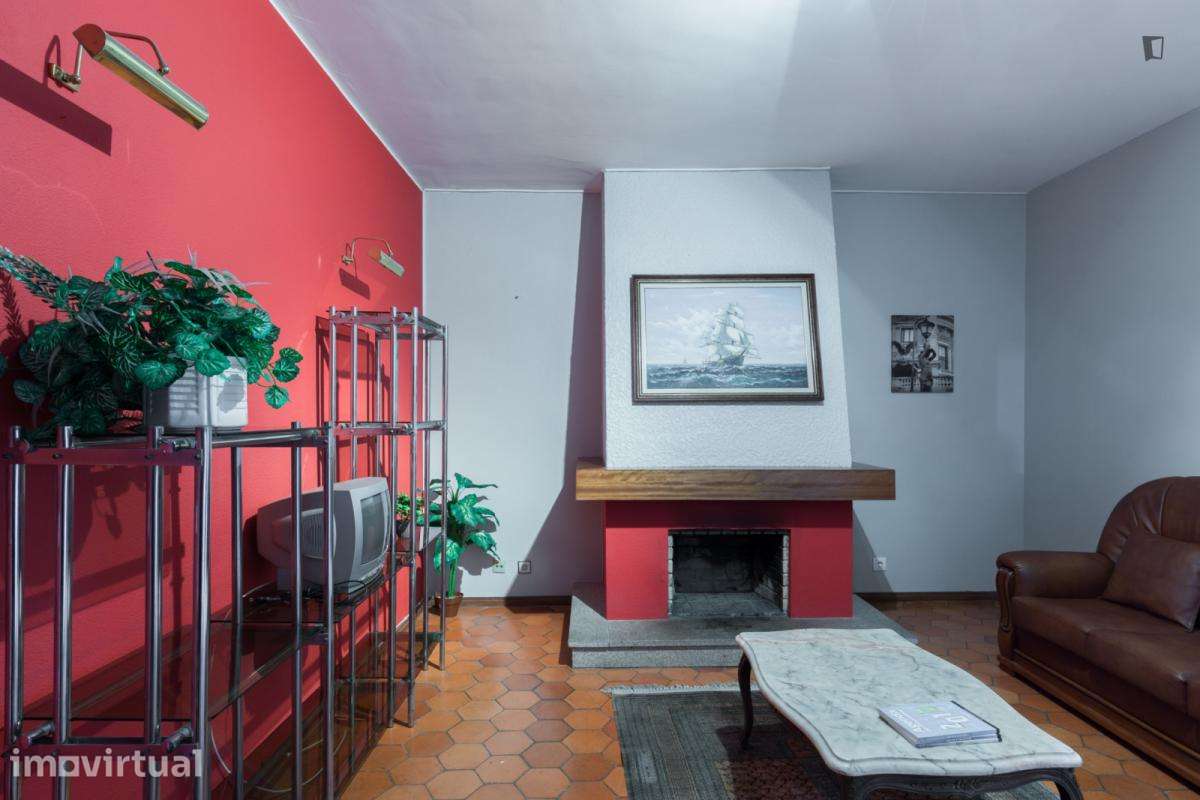 Quarto - localizado em Paranhos Porto - Grande imagem: 2/19