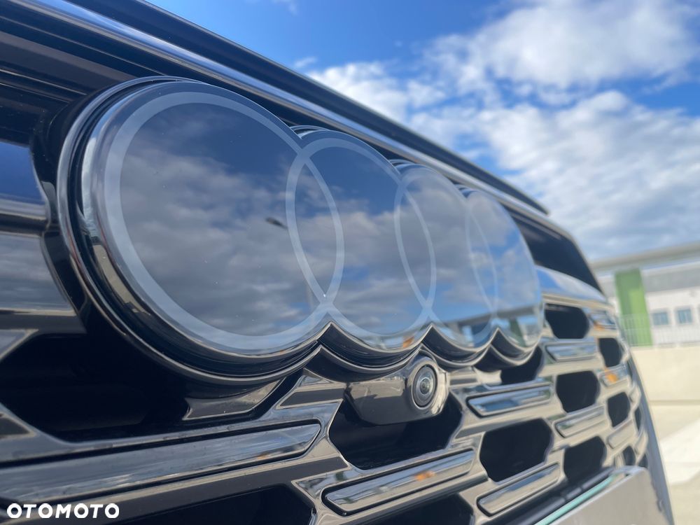 Audi Q8 Sportback e-tron - 16