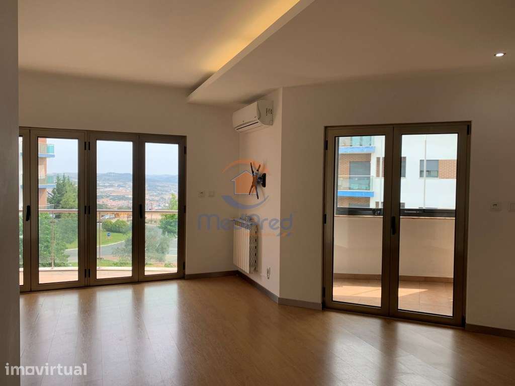 Apartamento T2 c/ Parqueamento e Arrecadação | Jardim da Amoreira, ... - Grande imagem: 2/40