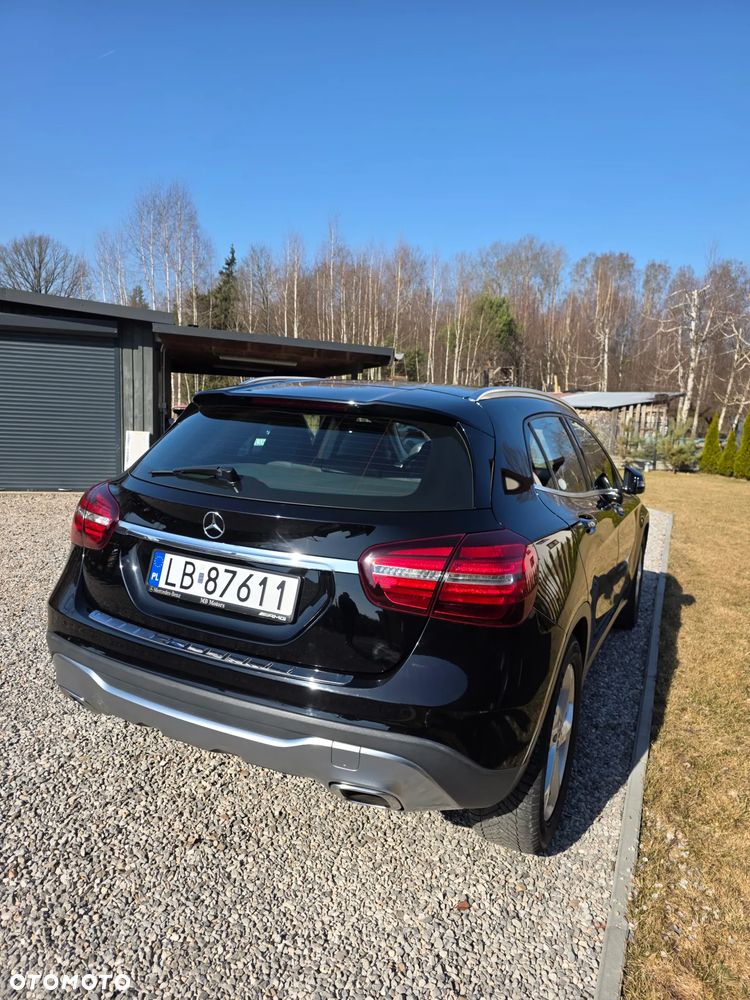 Mercedes-Benz GLA 200 d - 4