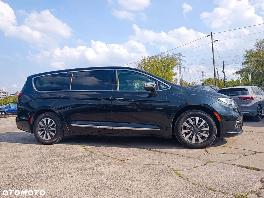 Chrysler Pacifica - 38