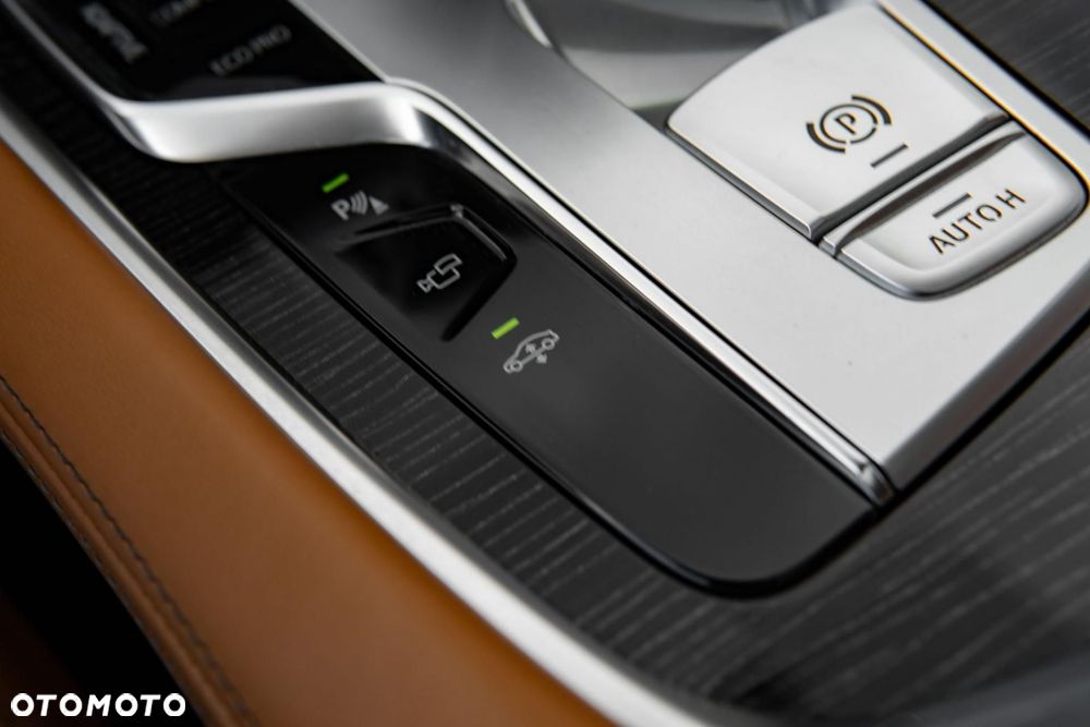 BMW Seria 7 740Li xDrive - 25