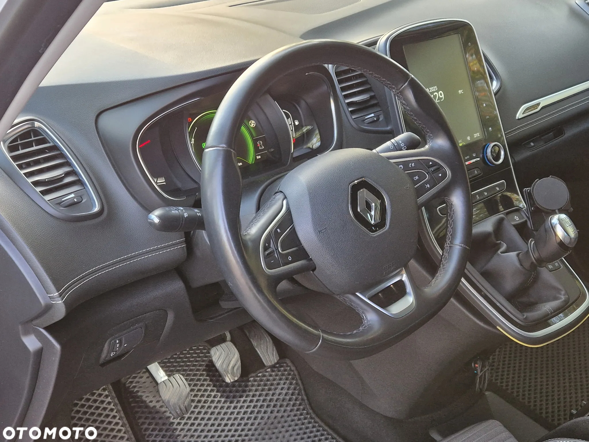 Renault Grand Scenic ENERGY TCe 130 BOSE EDITION - 19
