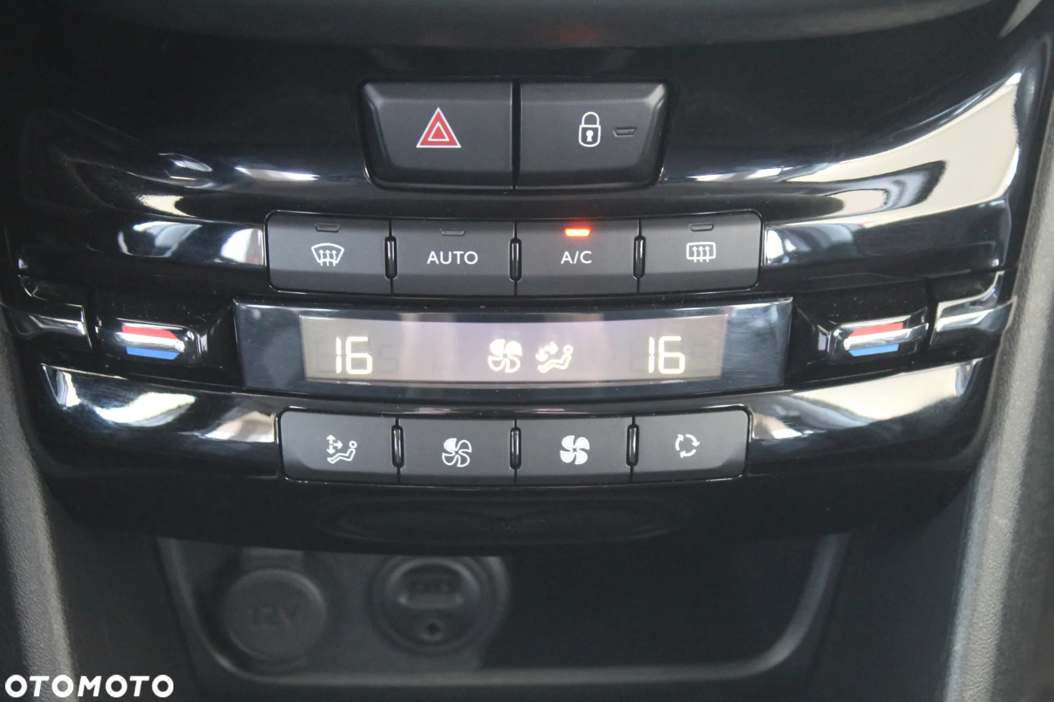 Peugeot 2008 1.2 Pure Tech GPF Style S&S EAT6 - 17