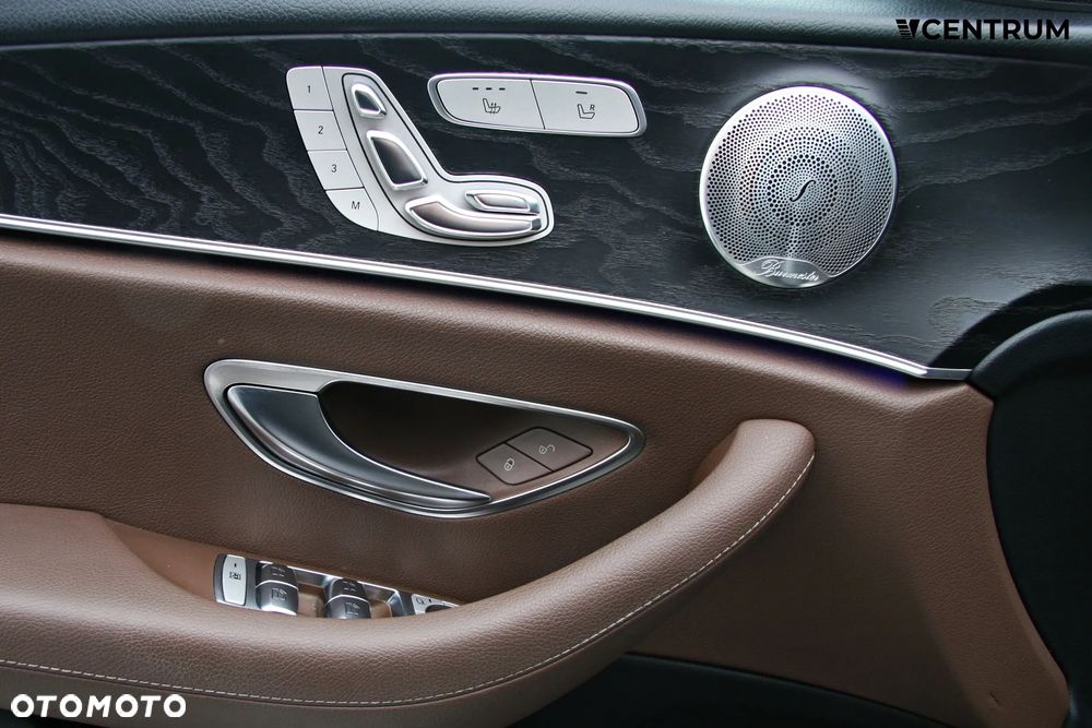 Mercedes-Benz Klasa E 300 9G-TRONIC AMG Line - 16