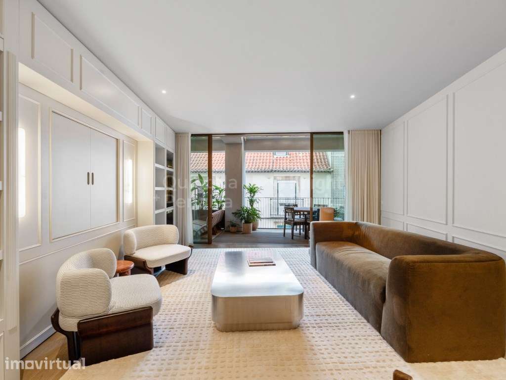Apartamento T1 com varanda e estacionamento junto à Av. da Liberdade - Grande imagem: 5/24