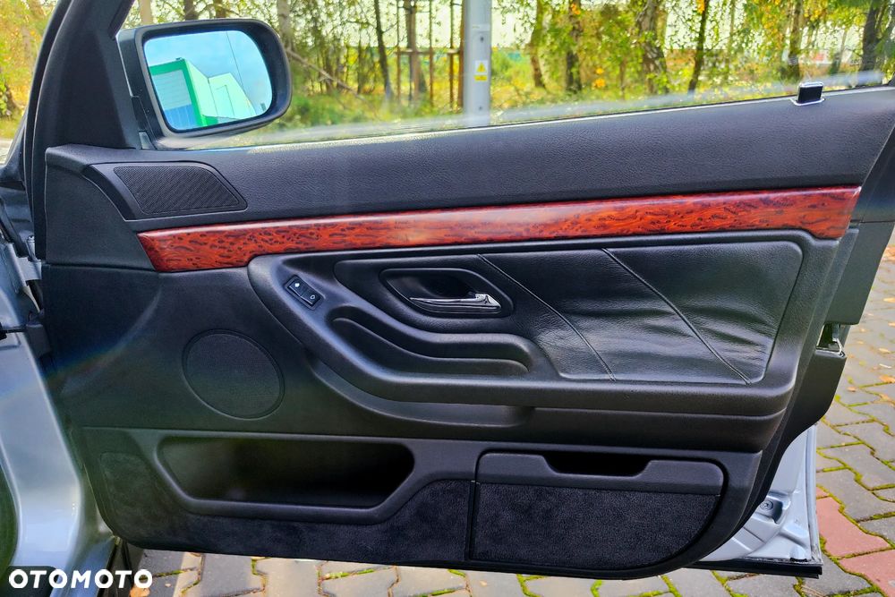 BMW Seria 7 740i V8 - 31
