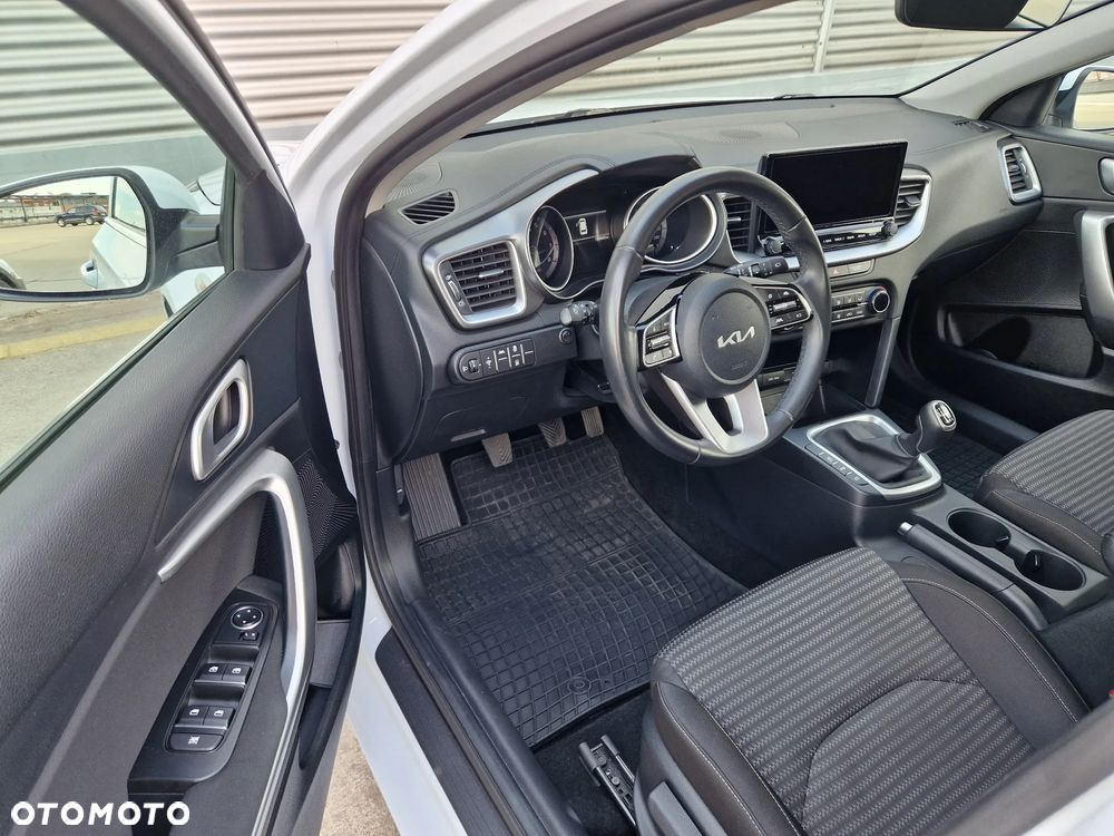 Kia Ceed 1.5 T-GDI M - 10