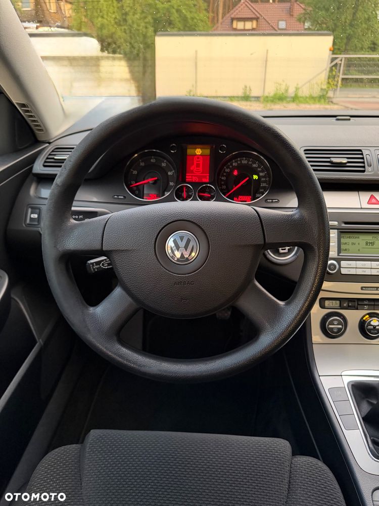 Volkswagen Passat 1.6 FSI Comfortline - 14