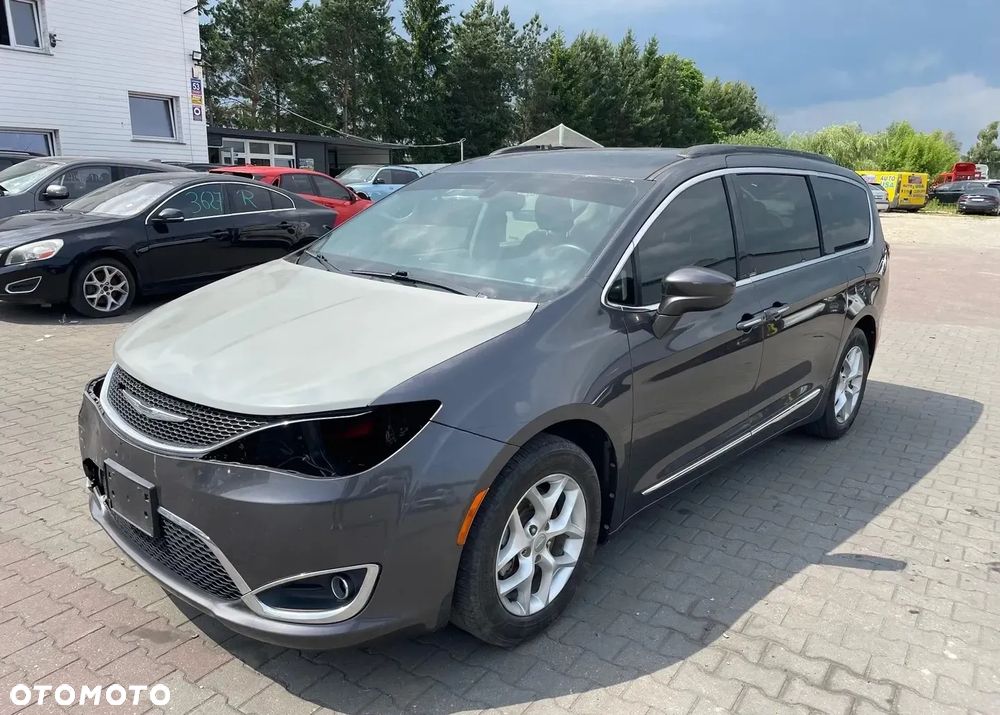 Chrysler Pacifica - 6