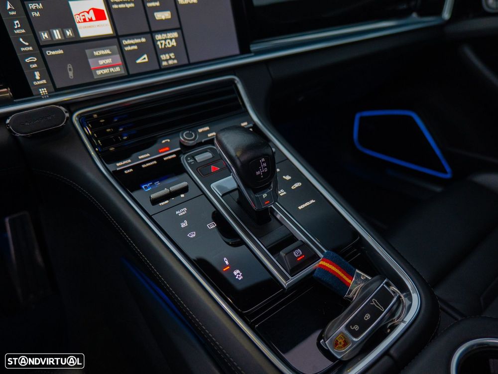 Porsche Panamera Sport Turismo 4 E-Hybrid - 23