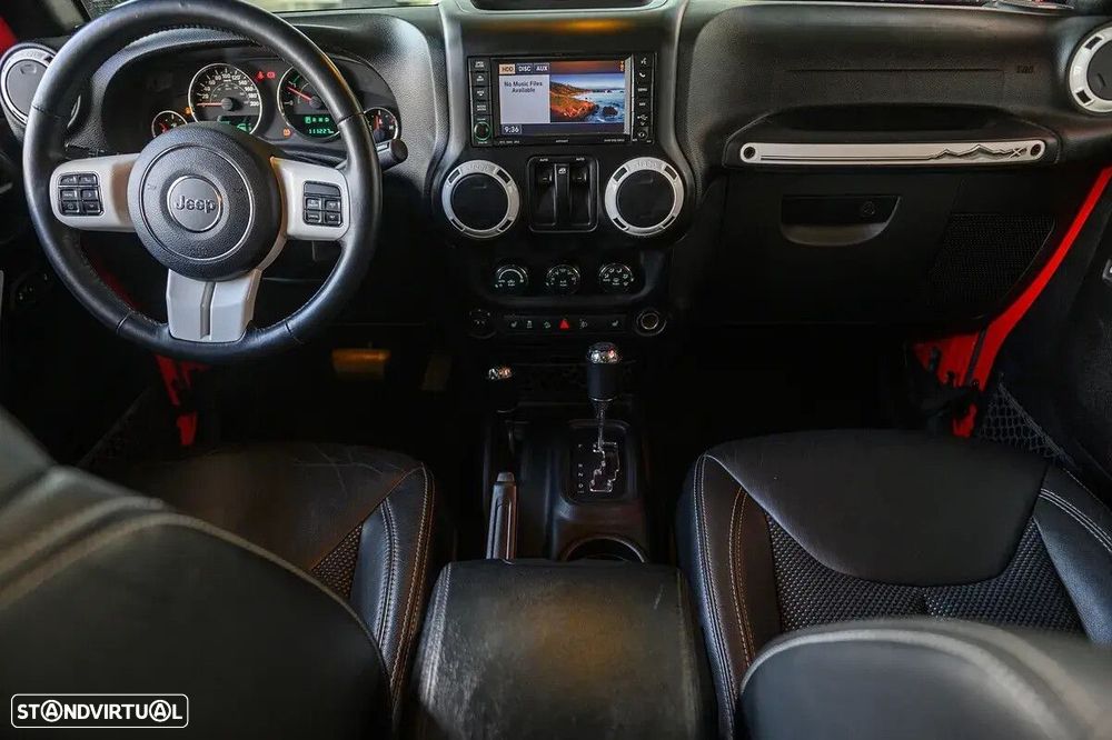 Jeep Wrangler 2.8 CRD Auto Sport - 38