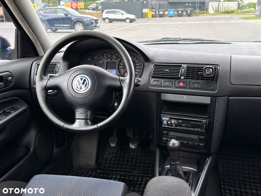 Volkswagen Golf 1.9 TDI Highline - 11