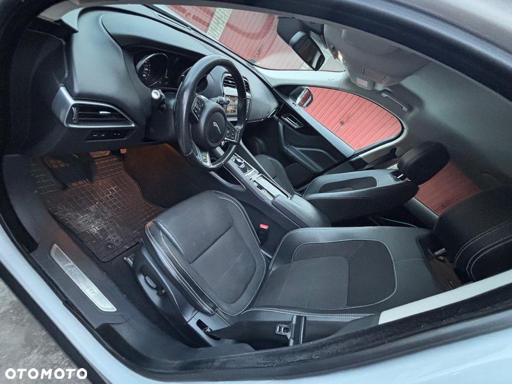 Jaguar F-Pace 2.0 i4D AWD R-Sport - 27