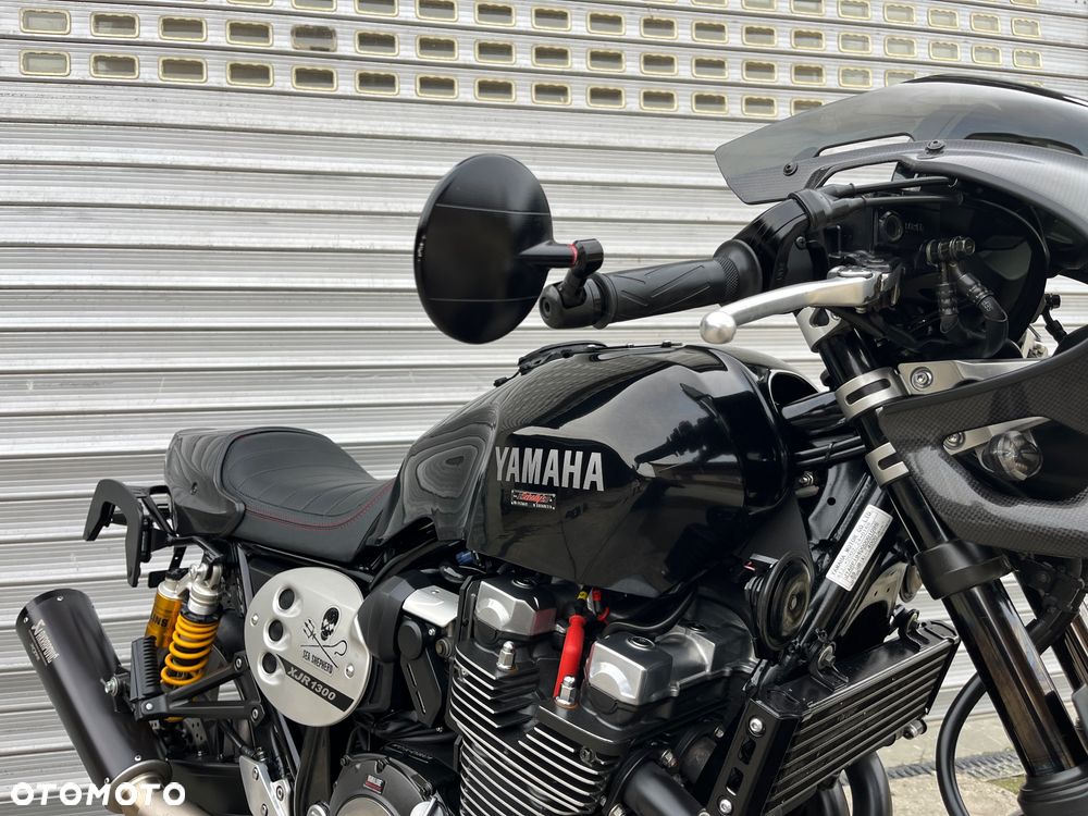 Yamaha XJR - 24
