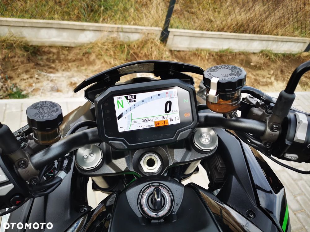 Kawasaki H2 - 35