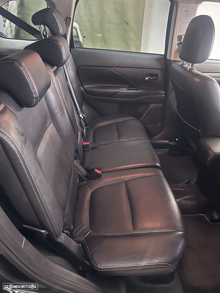 Mitsubishi Outlander 2.2 DI-D Instyle Navi Black Edition - 21