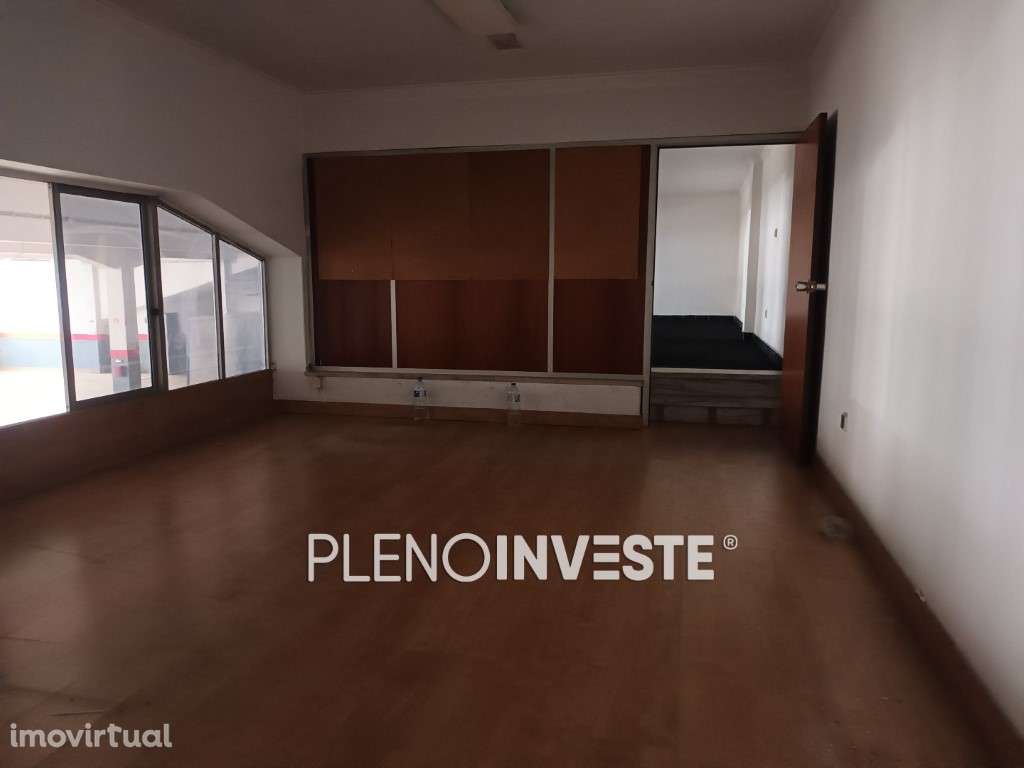 Armazém para venda ou arrendamento na Cruz de Pau - Grande imagem: 4/20