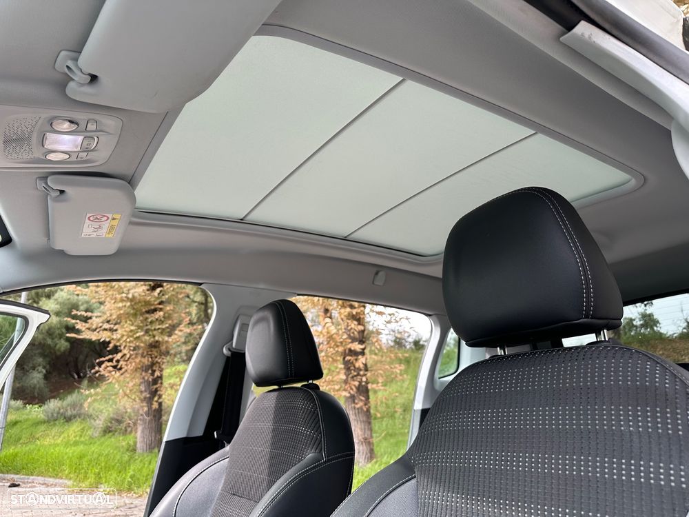 Peugeot 2008 1.2 PureTech Allure EAT6 - 31
