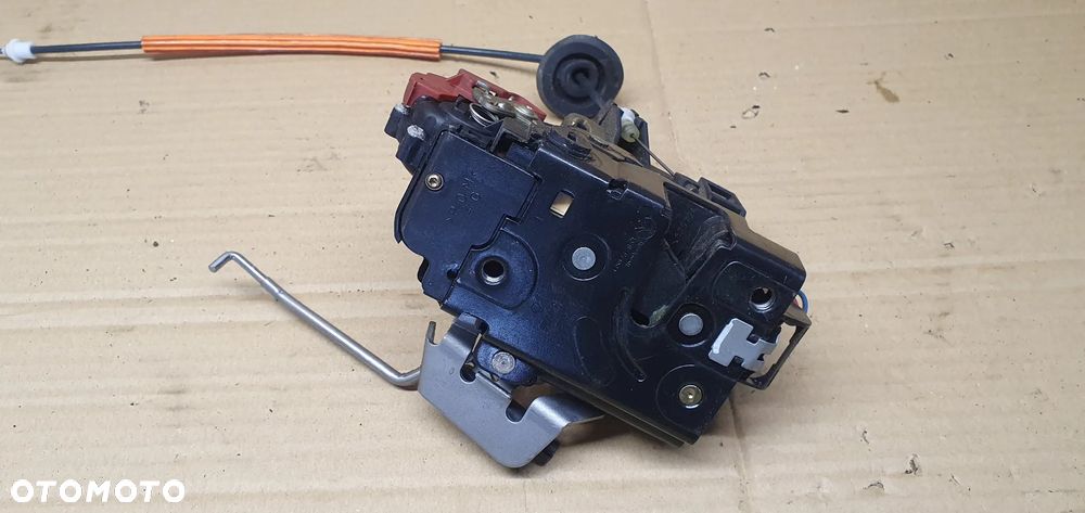 Zamek prawy tył tylny prawy Audi A4 B6 8E0839016C - 3
