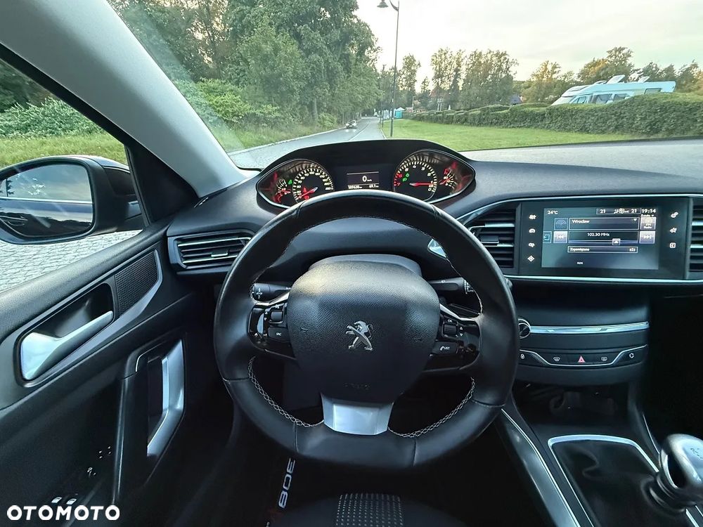 Peugeot 308 SW 1.2 PureTech Allure S&S - 9