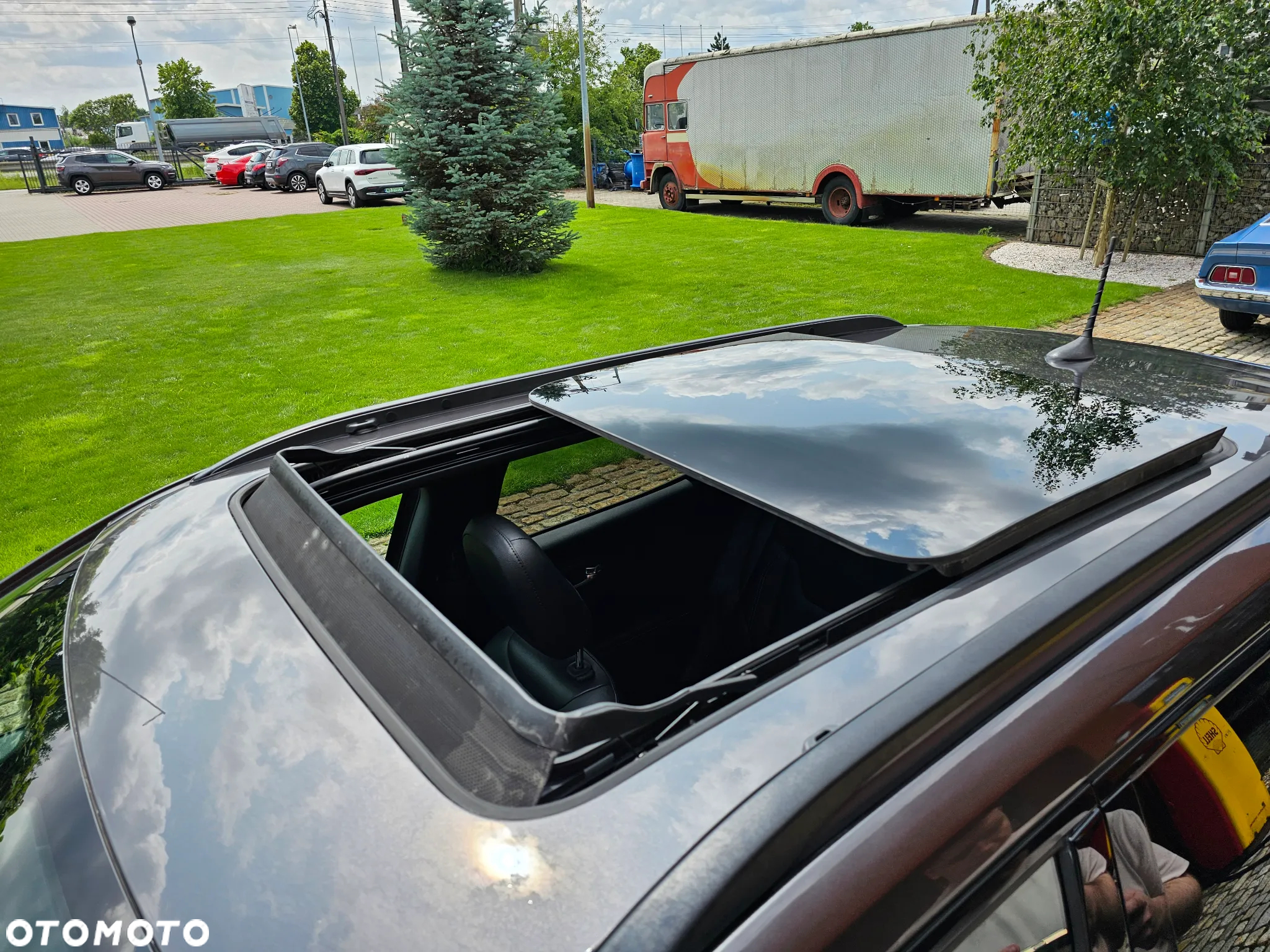 Jeep Compass - 36