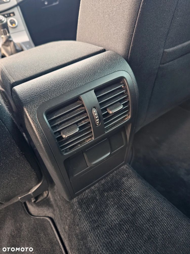 Volkswagen Passat - 32