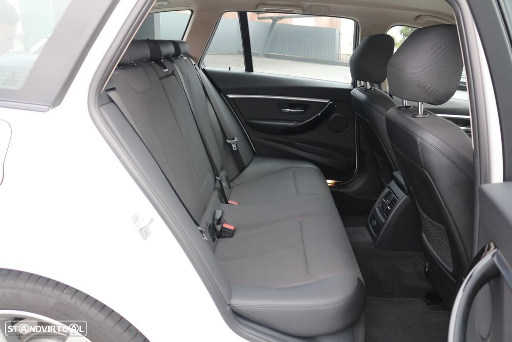 BMW 320 d Touring Line Sport Auto - 34